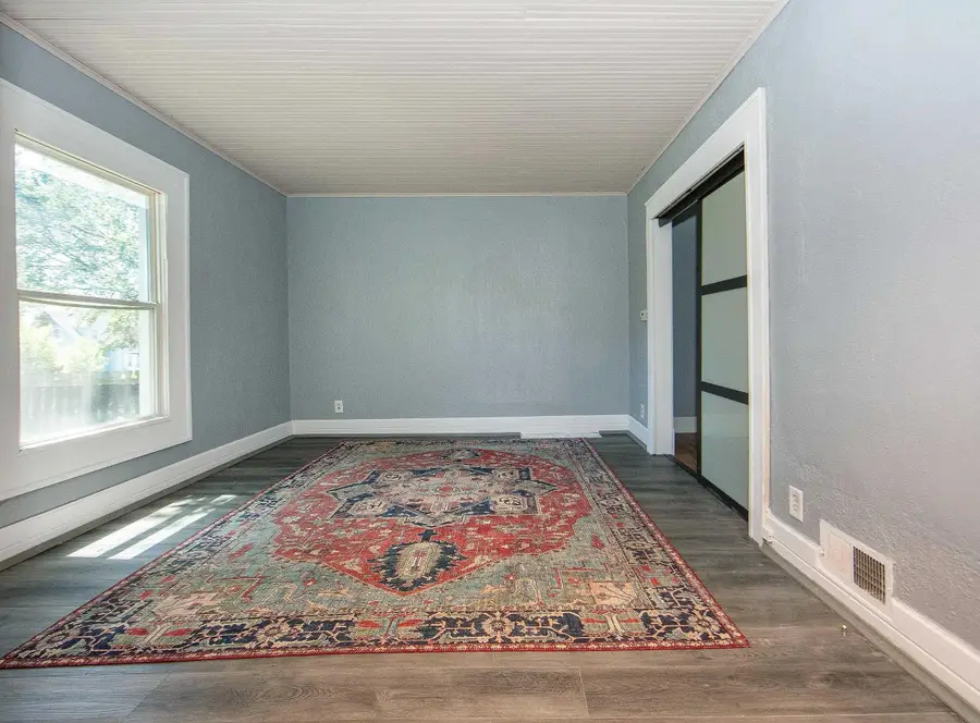 1043 Independence Avenue, Waterloo, IA 50703 - #2