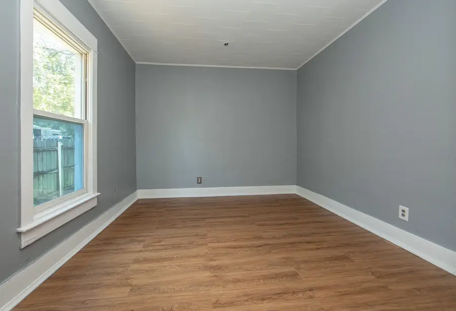 1043 Independence Avenue, Waterloo, IA 50703 - #3