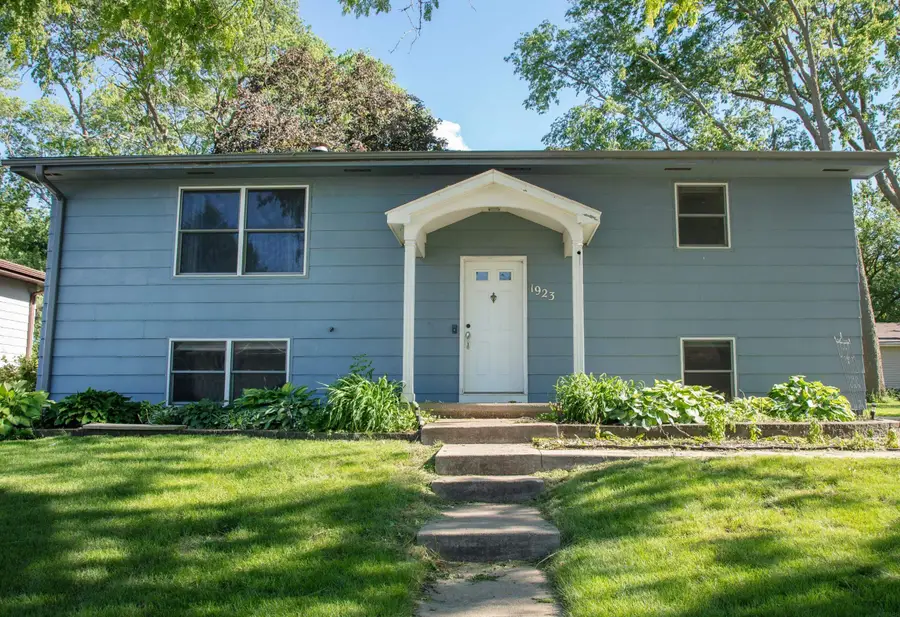 1923 4th Ave Nw, Waverly, IA 50677 - #3