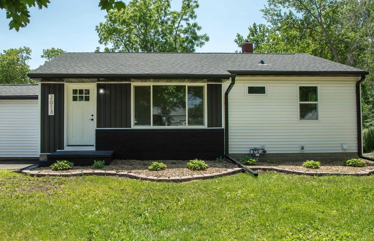2013 Maplewood Drive, Cedar Falls, IA 50613 - #1
