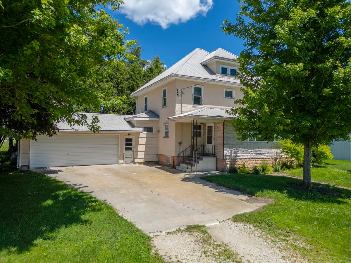 2438 Oakland Avenue, Readlyn, IA 50668 - #1