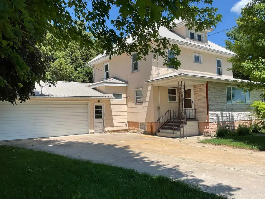 2438 Oakland Avenue, Readlyn, IA 50668 - #2