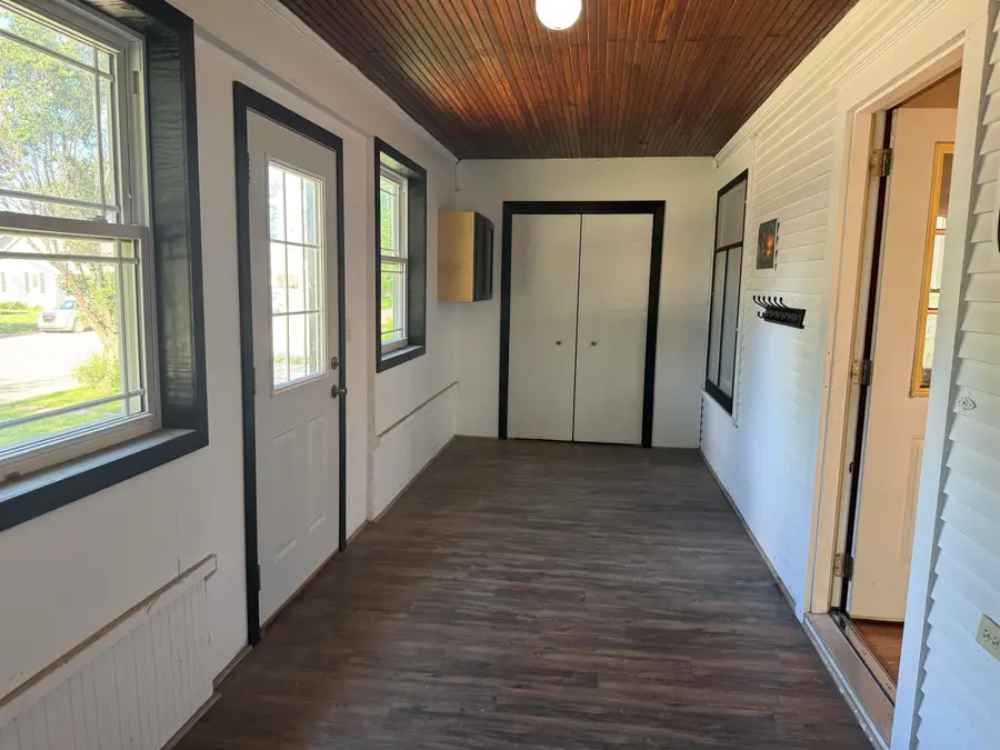 219 W 2nd Avenue, Cresco, IA 52136 - #2