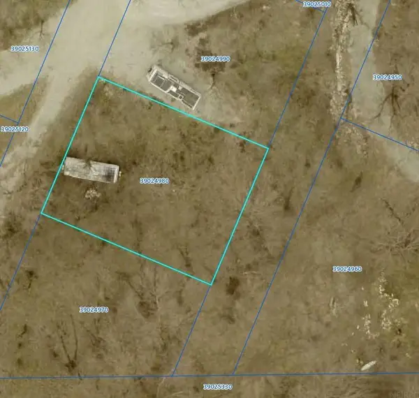 5454 22 Avenue #66, Mount Auburn, IA 52313