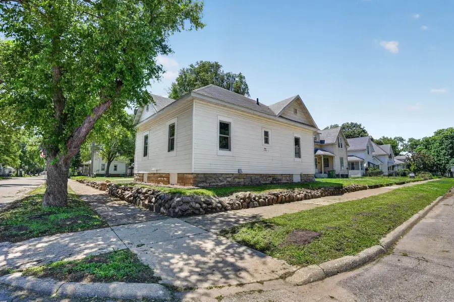 499 Columbia Street, Waterloo, IA 50703 - #2