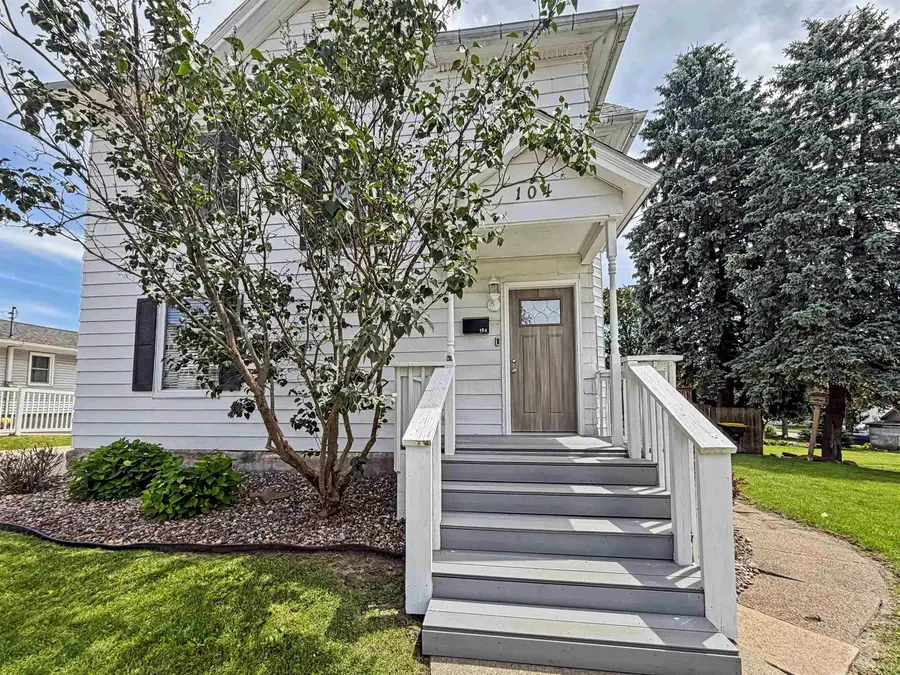 104 SW 5th Street, Waukon, IA 52172 - #2