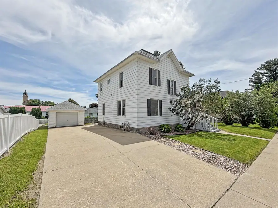 104 SW 5th Street, Waukon, IA 52172 - #3