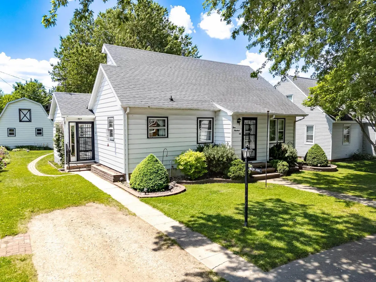 406 S Canfield Street, Dunkerton, IA 50626 - #1