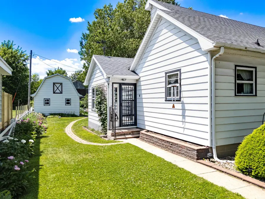 406 S Canfield Street, Dunkerton, IA 50626 - #3