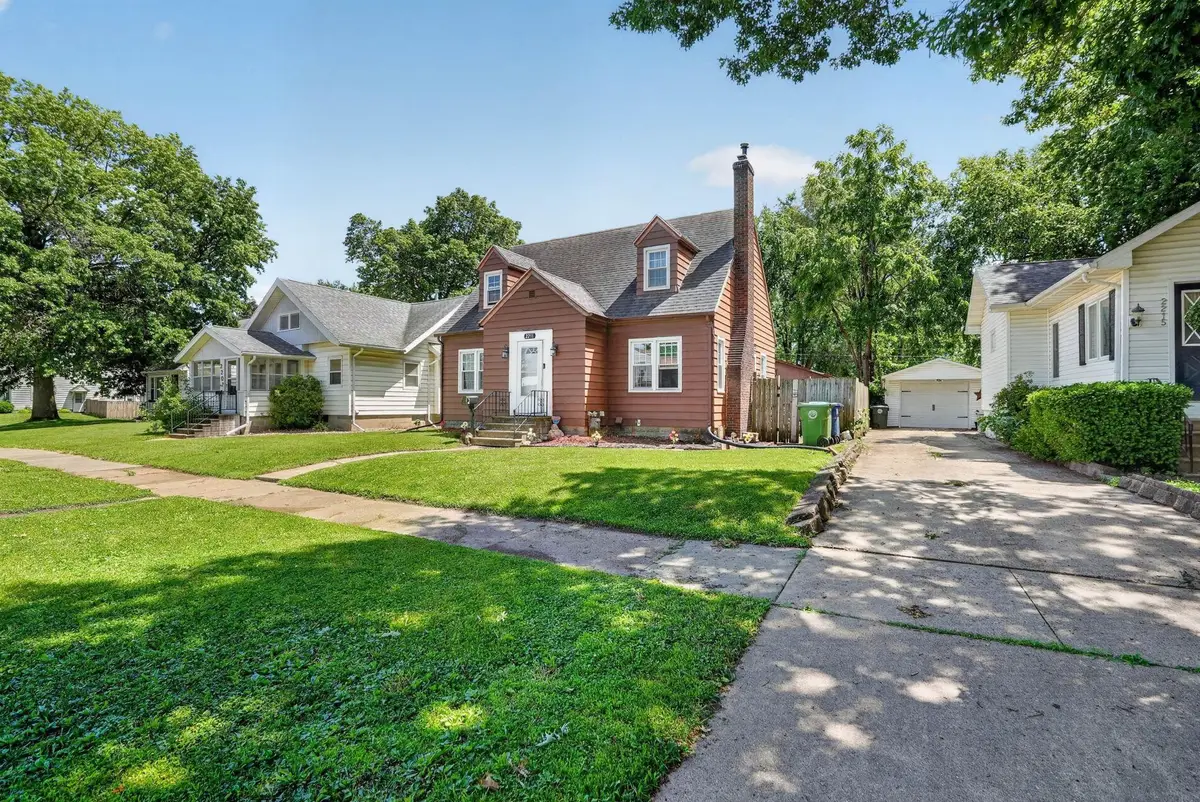 2211 W 3rd Street, Waterloo, IA 50701 - #1