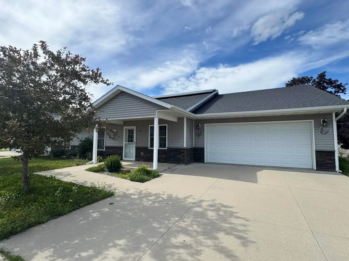 813 Parkside Lane, Charles City, IA 50616 - #1