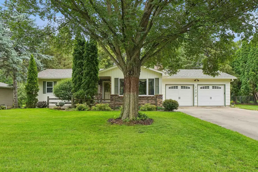 1302 Round Horn Street, Waverly, IA 50677 - #3