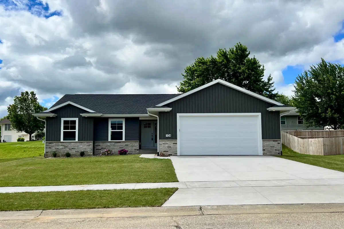 104 5th Ave Court, Coggon, IA 52218 - #1