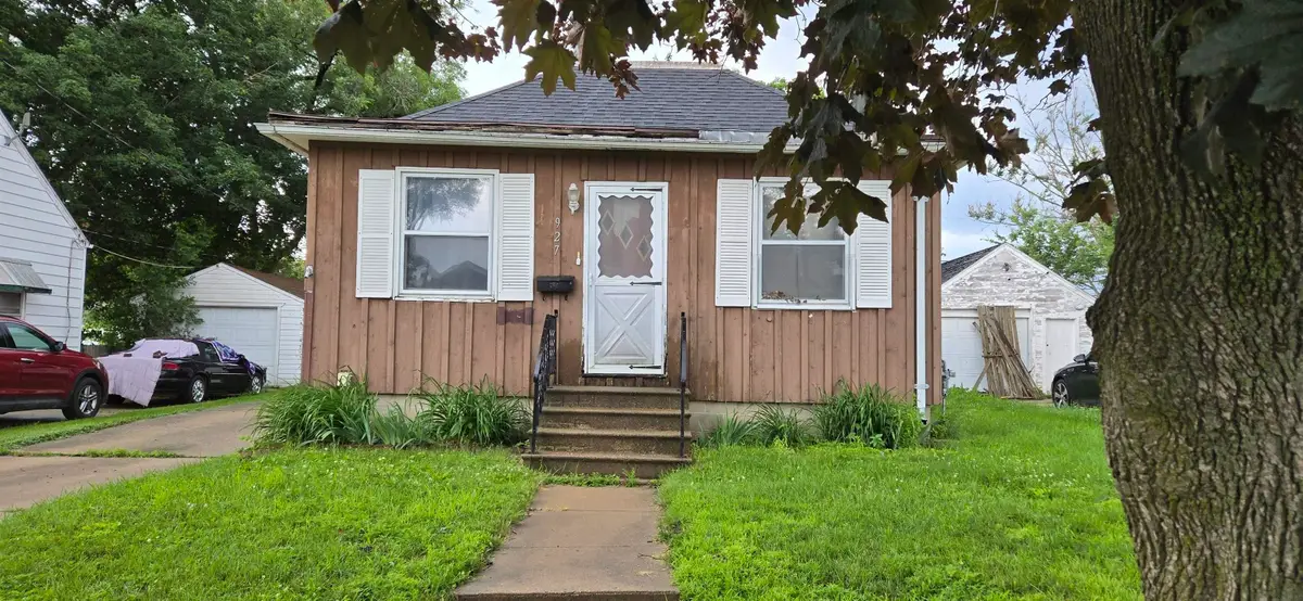 927 Newton Street, Waterloo, IA 50703 - #1