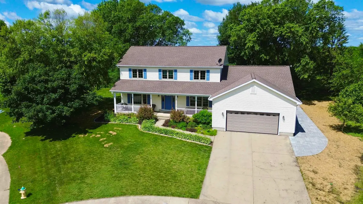 104 Maple Dr, Waverly, IA 50677 - #1