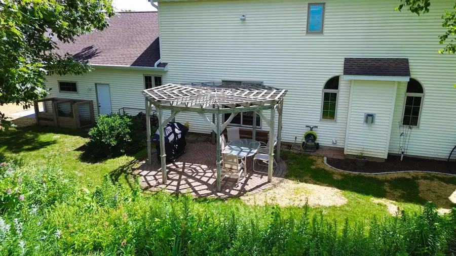104 Maple Dr, Waverly, IA 50677 - #3