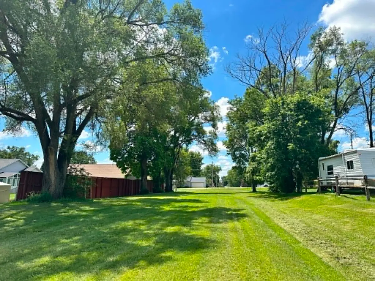 000 Lafayette Street, Elk Run Heights, IA 50707 - #1