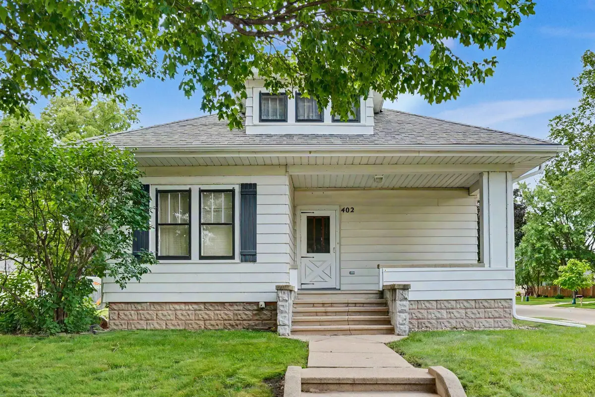 402 NW 4th Avenue, Waverly, IA 50677 - #1
