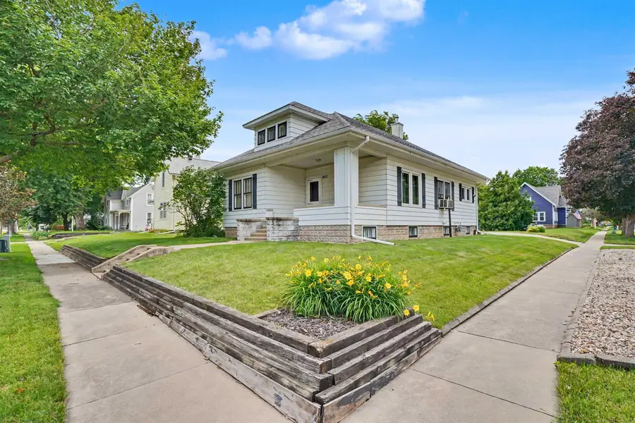402 NW 4th Avenue, Waverly, IA 50677 - #2