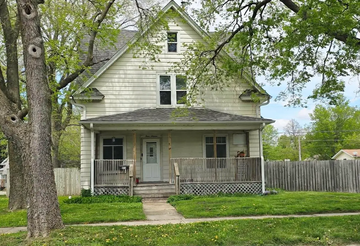 411 4th Ave Avenue, Charles City, IA 50616 - #1