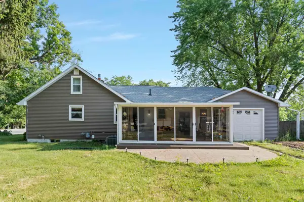 2094 Jamestown Ave, Independence, IA 50644