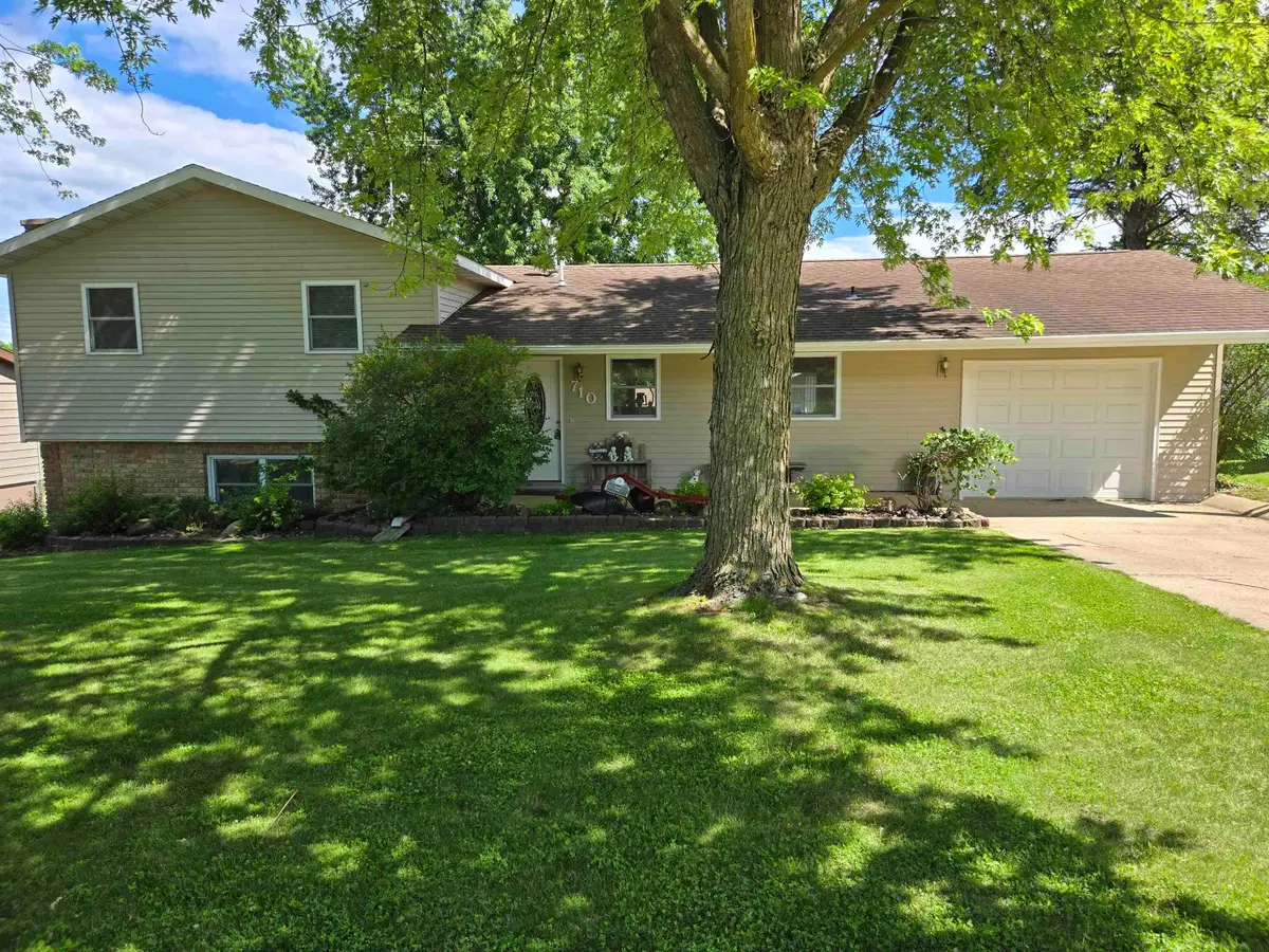 710 6th Ave E, Cresco, IA 52136 - #1
