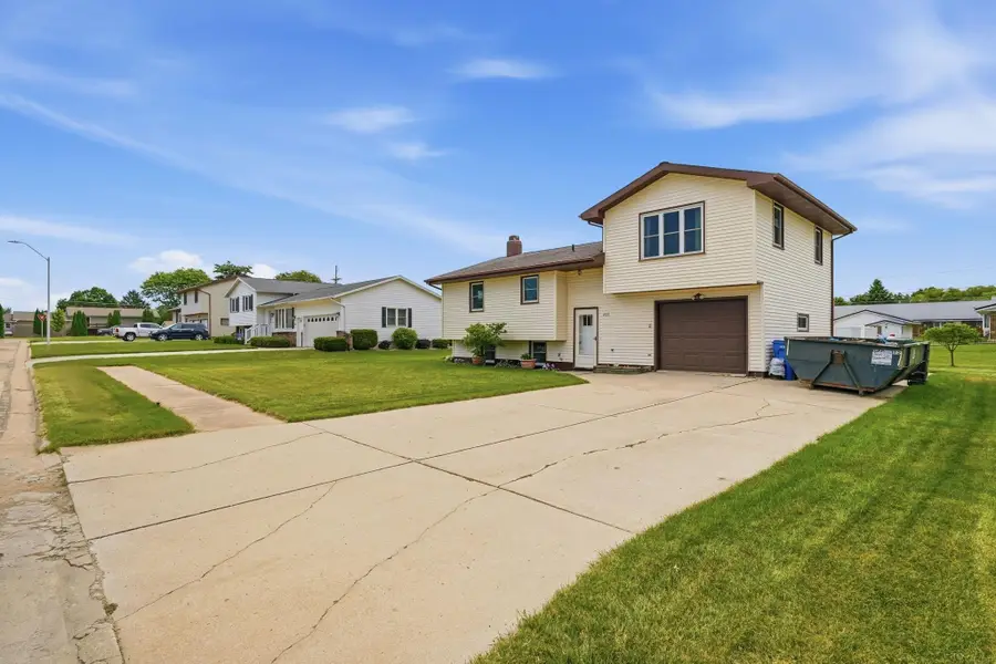 803 Sunset Street, New Hampton, IA 50659 - #3