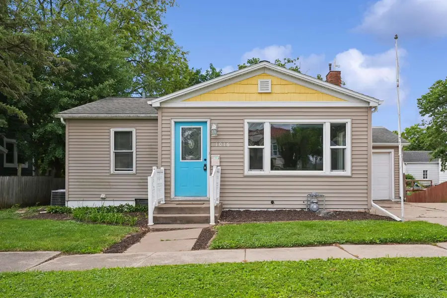 1016 W 2nd Street, Cedar Falls, IA 50613 - #2