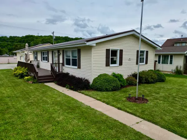 1013 Mechanic Street, Decorah, IA 52101