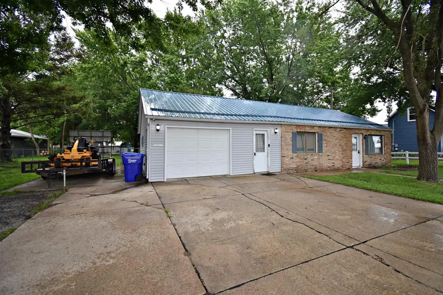 112 NW 9th Avenue, Independence, IA 50644 - #2