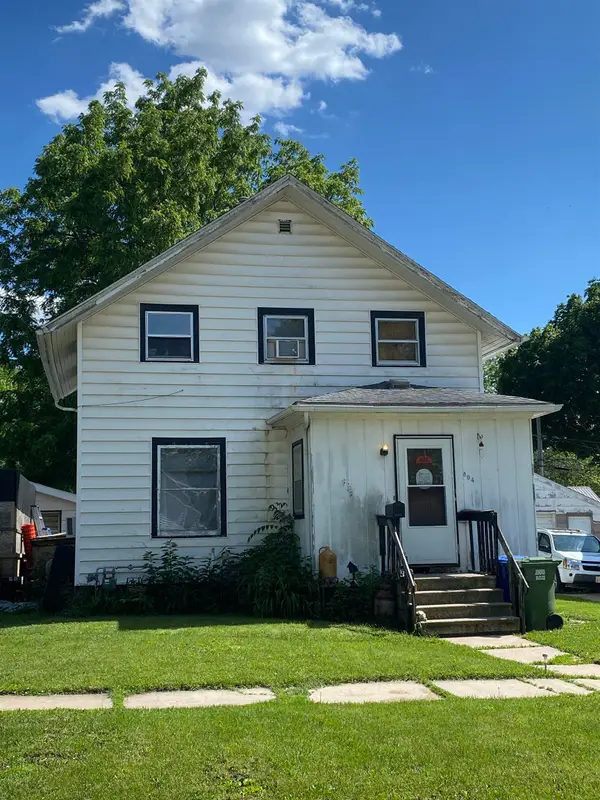 804 10th Avenue, Charles City, IA 50616