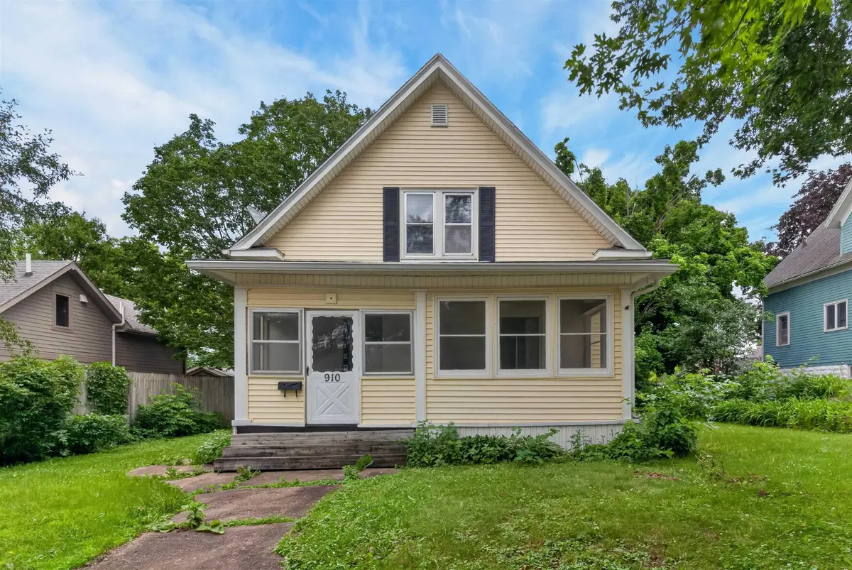 910 Walnut Street, Cedar Falls, IA 50613 - #1