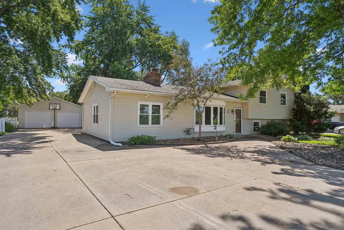 5809 Foulk Road, Waterloo, IA 50702 - #1