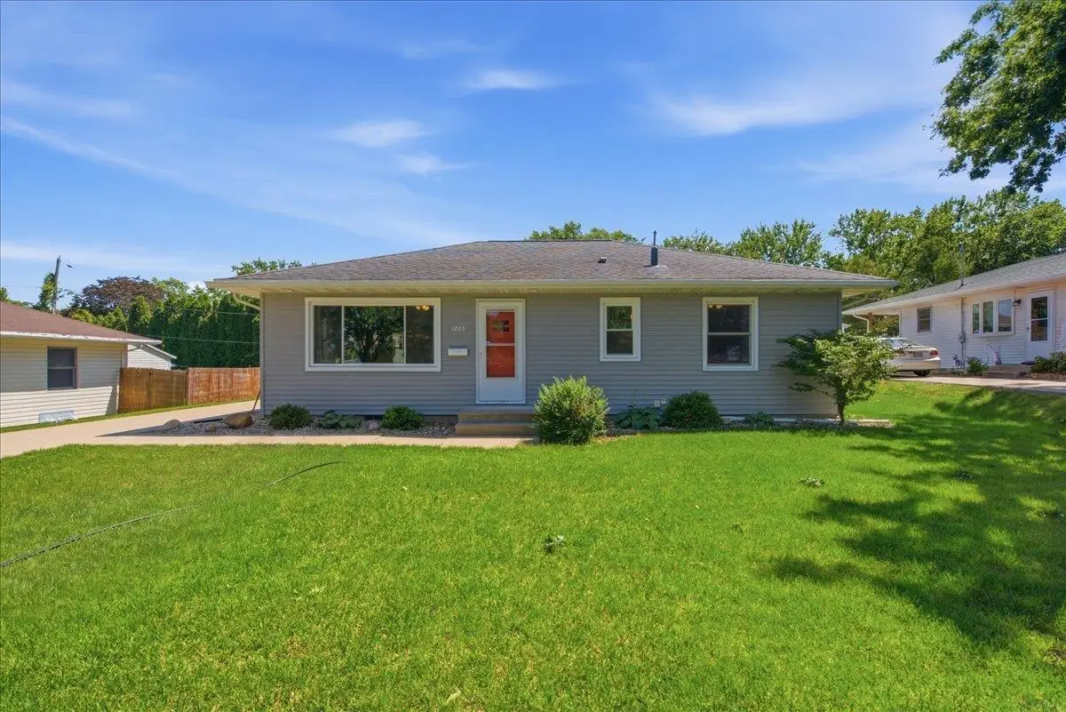 1223 Maxine Avenue, Waterloo, IA 50701 - #1