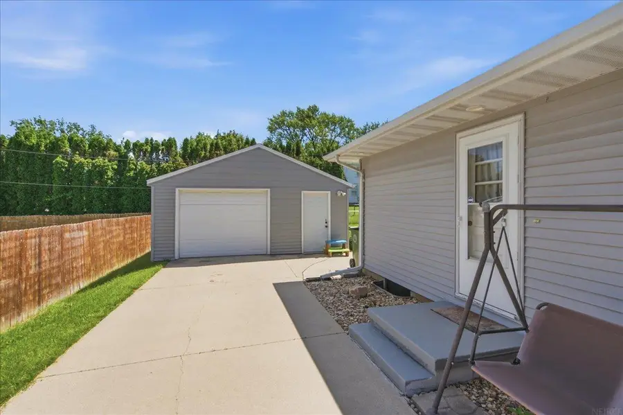 1223 Maxine Avenue, Waterloo, IA 50701 - #3