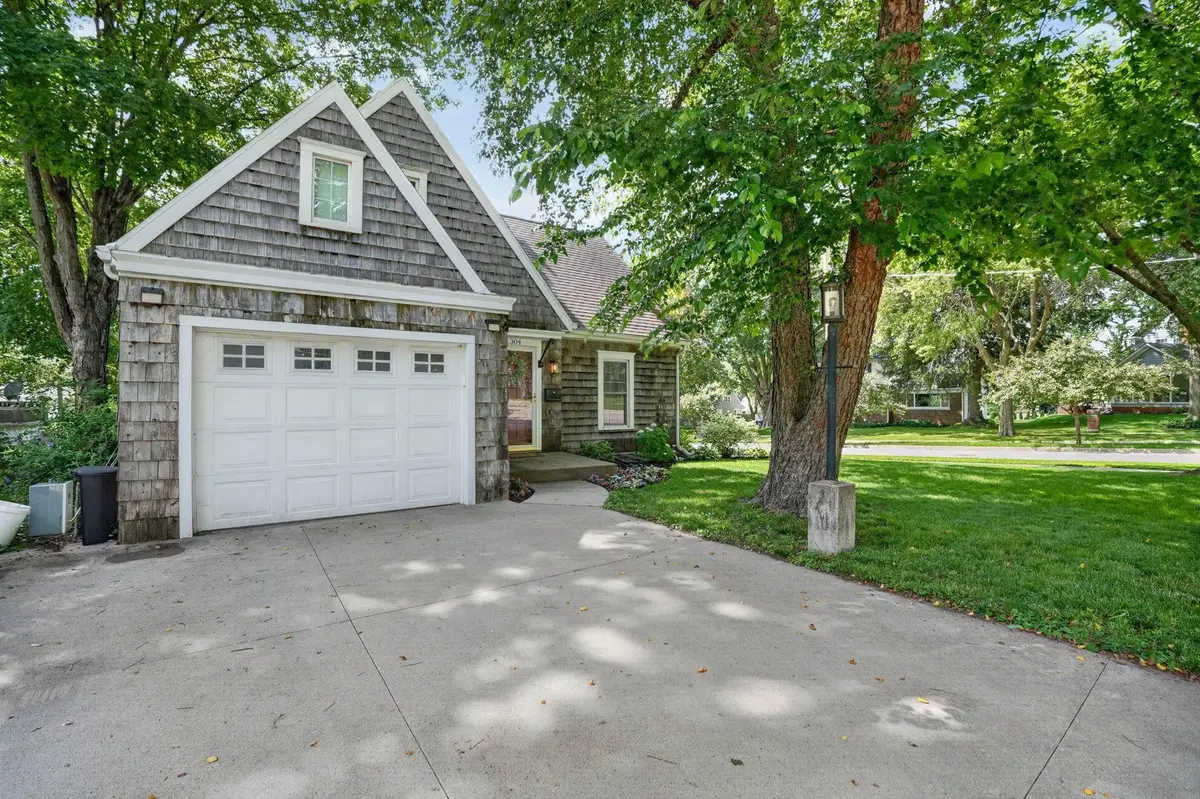 304 Columbia Circle, Waterloo, IA 50701 - #1