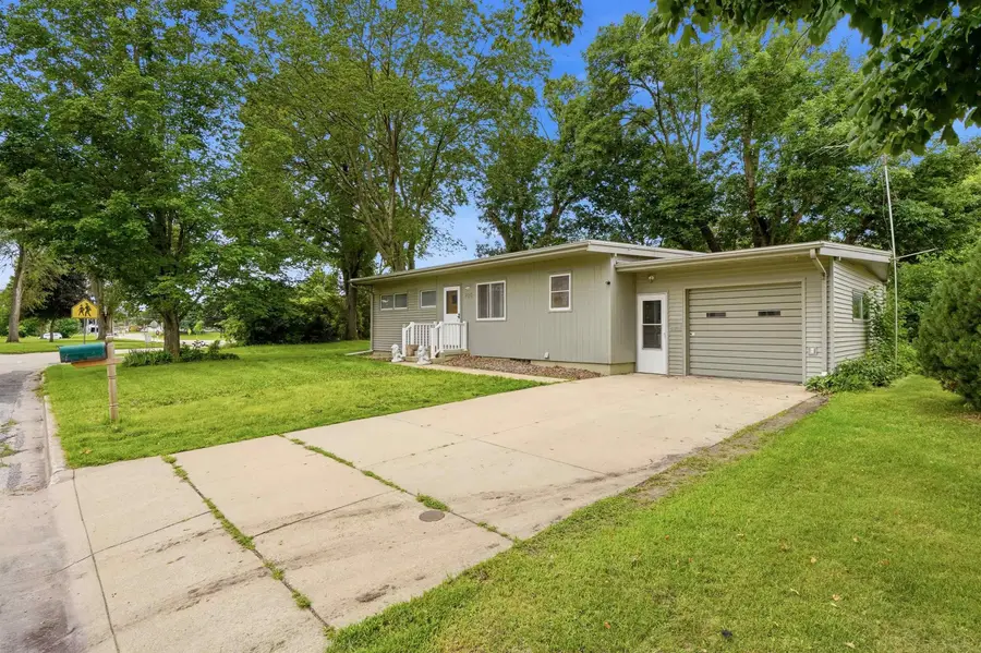 720 SE 4th Street, Waverly, IA 50677 - #2