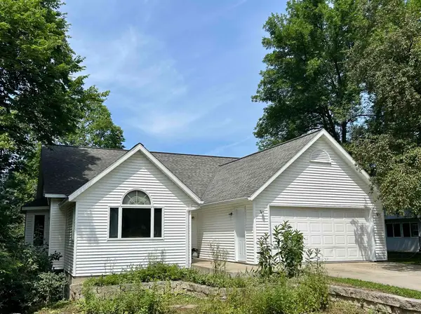 903 Ridge Road, Decorah, IA 52101