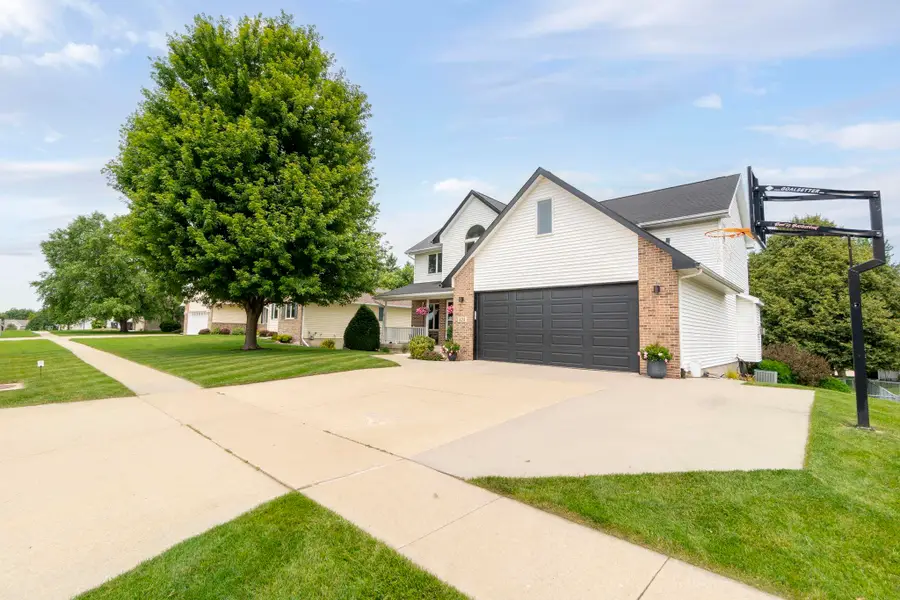 325 Alvarado Avenue, Cedar Falls, IA 50613 - #2