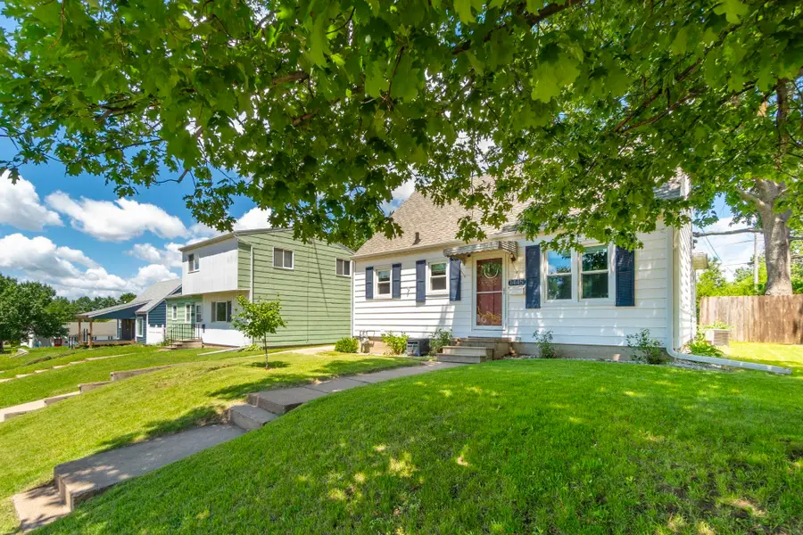 1445 E Mitchell Avenue, Waterloo, IA 50702 - #2