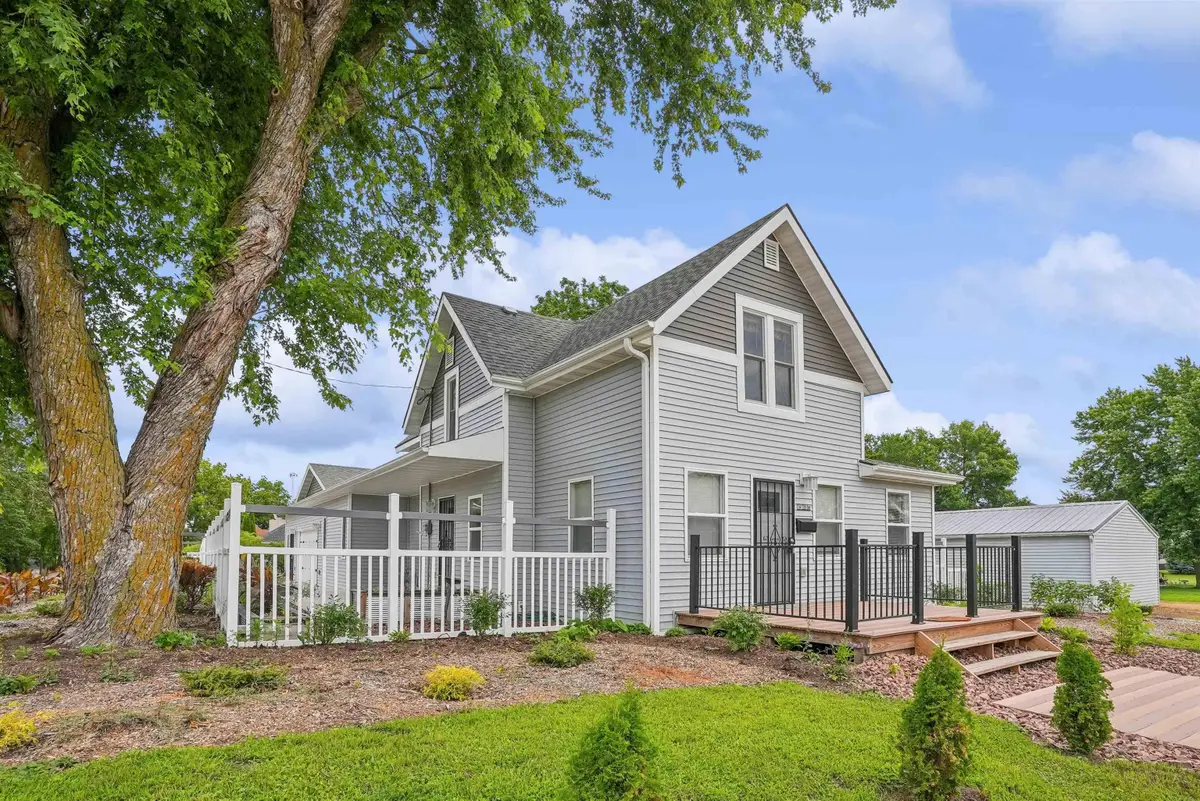 1714 12th Avenue, Eldora, IA 50627 - #1