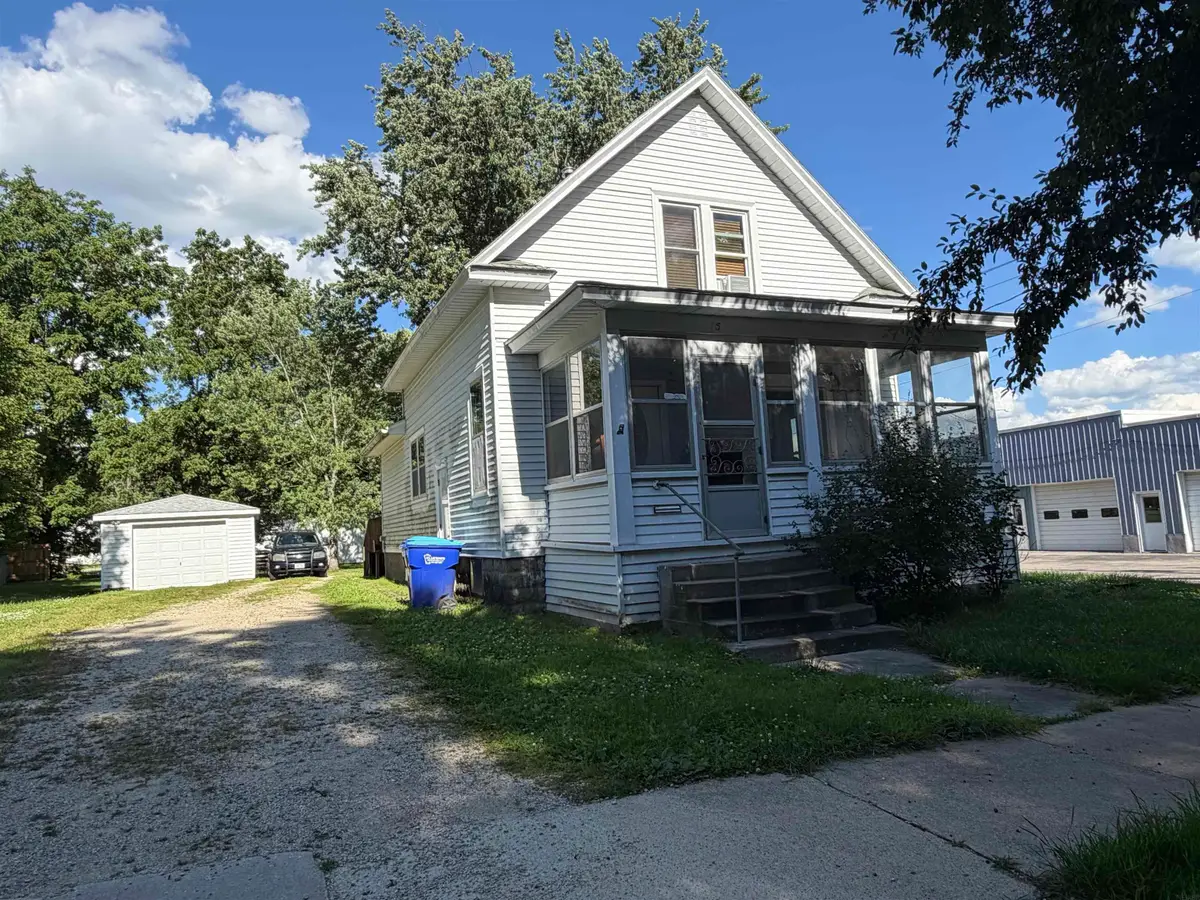 15 & 17 3rd Ave Nw, Oelwein, IA 50662 - #1
