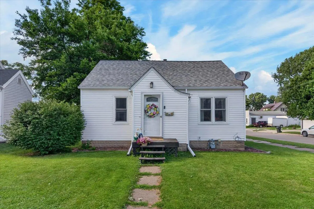 1557 Forest Avenue, Waterloo, IA 50702 - #1
