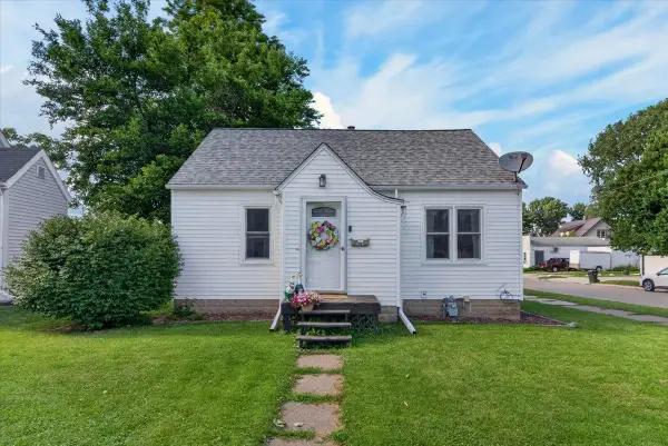 1557 Forest Avenue, Waterloo, IA 50702