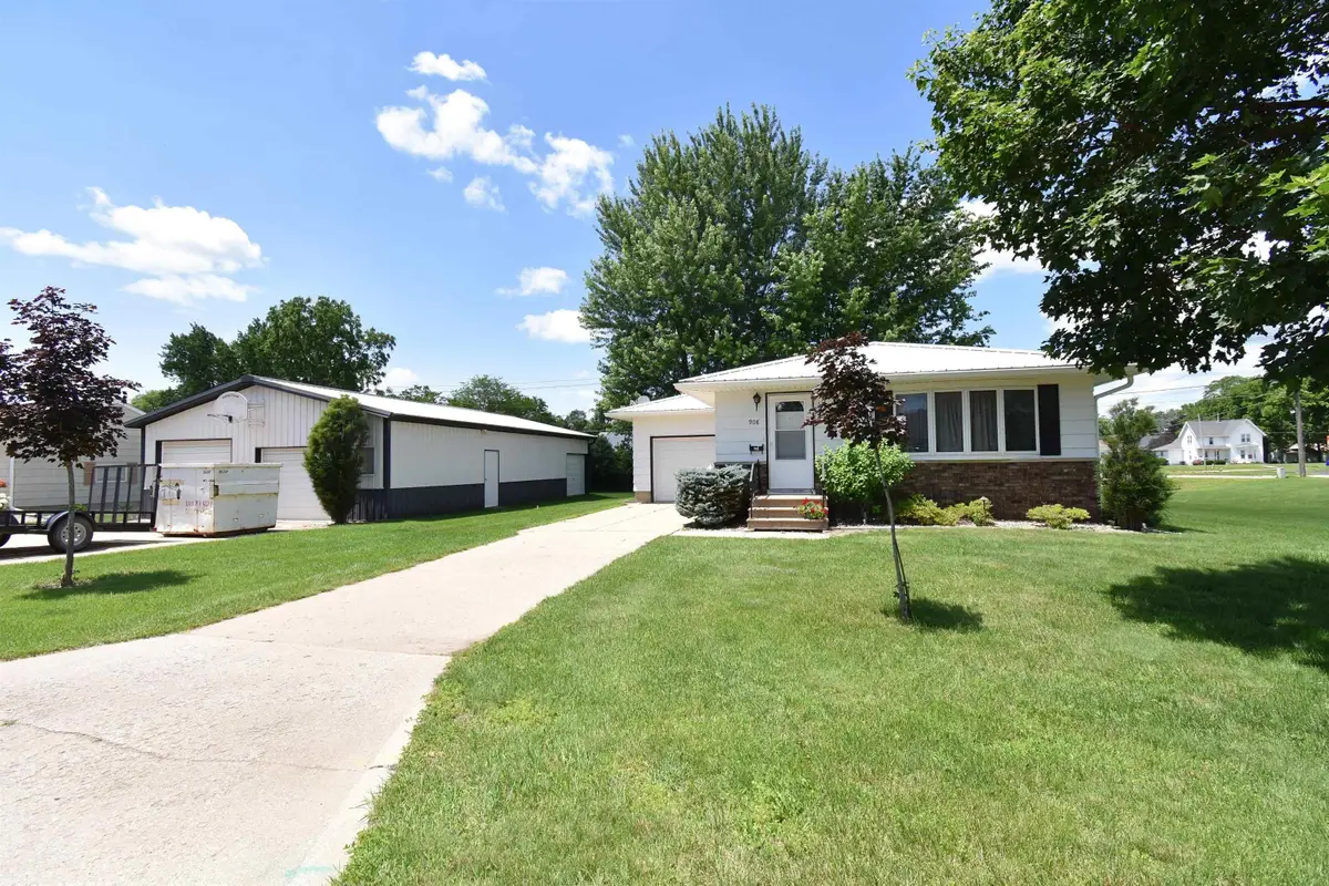 908 1st Ave. S.e., Oelwein, IA 50662 - #1