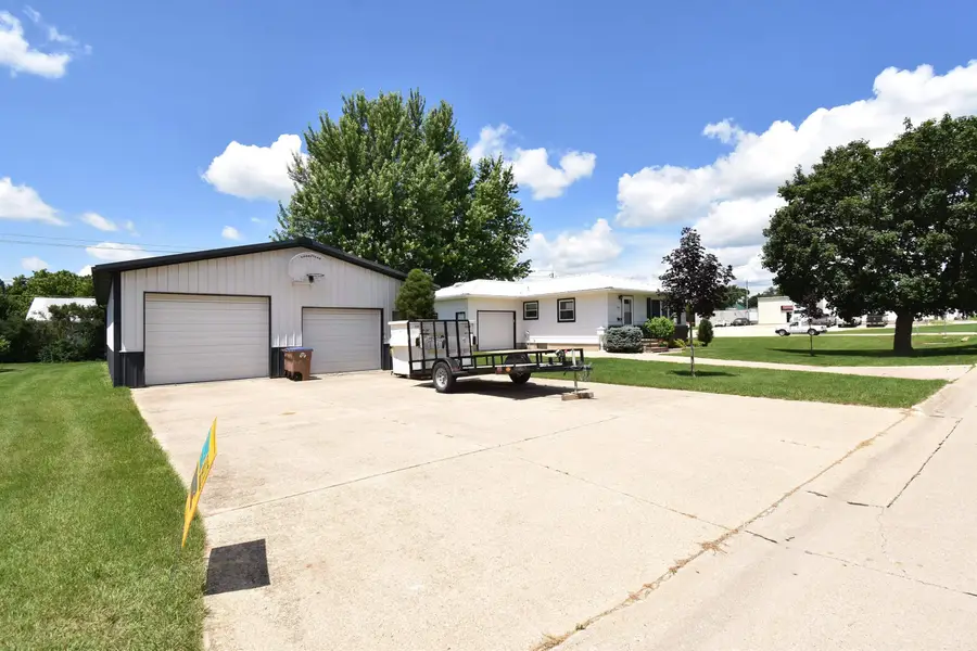 908 1st Ave. S.e., Oelwein, IA 50662 - #2