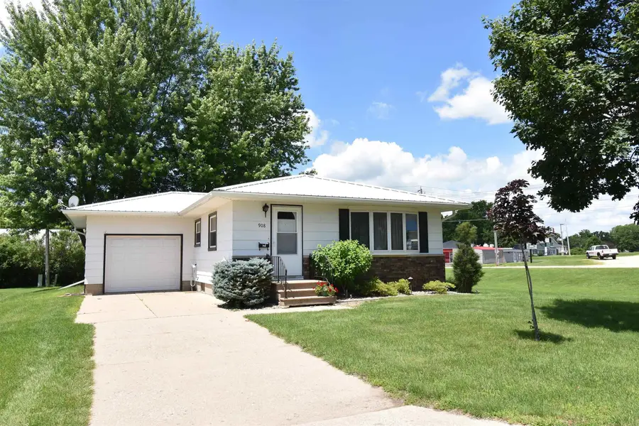 908 1st Ave. S.e., Oelwein, IA 50662 - #3