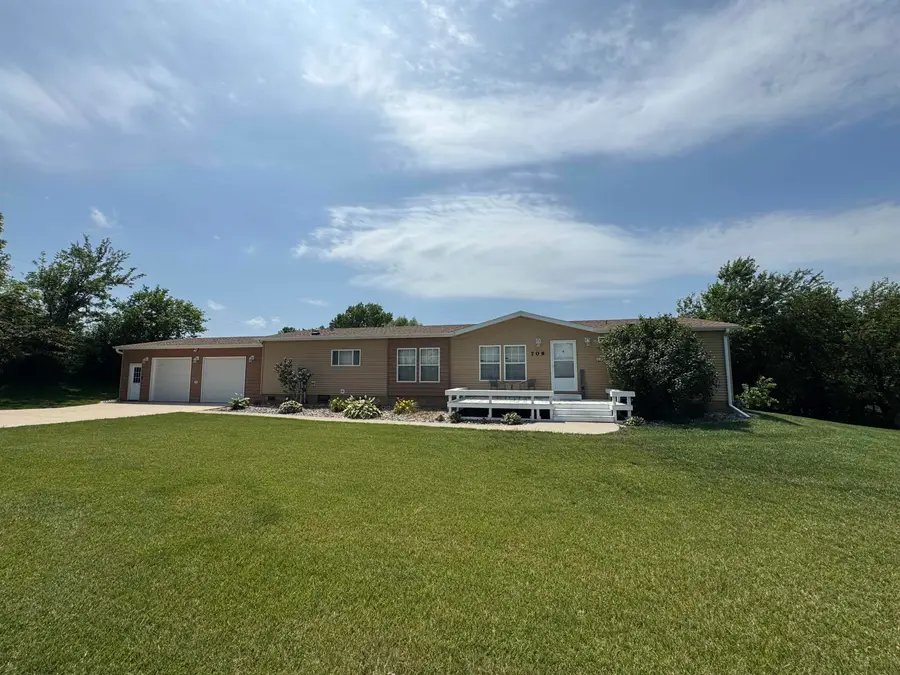 709 6th Street, Parkersburg, IA 50665 - #2