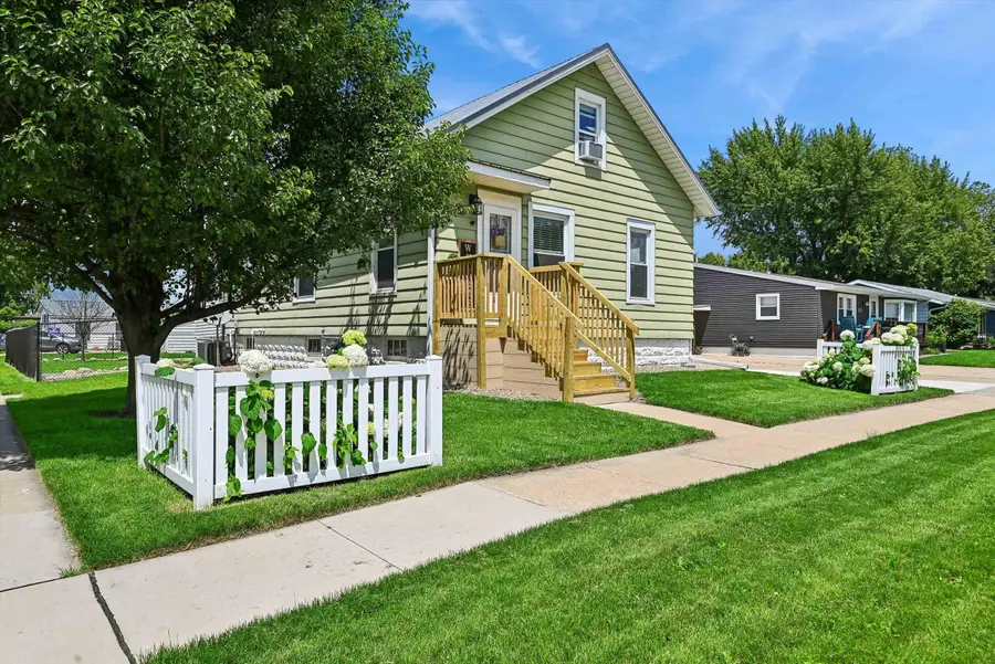 2700 3rd Avenue, Marion, IA 52302 - #2