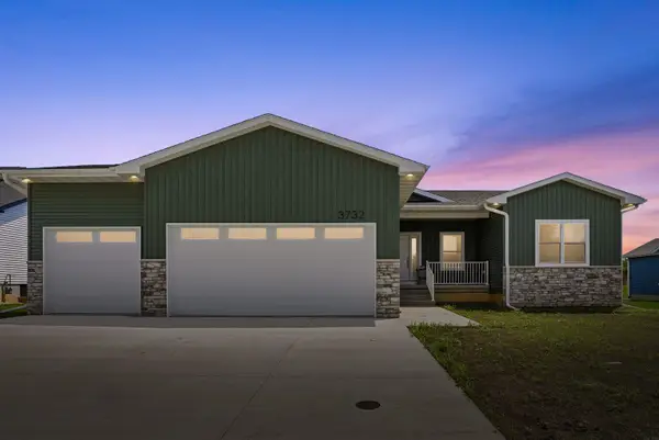 3732 Broomfield Drive, Cedar Falls, IA 50613